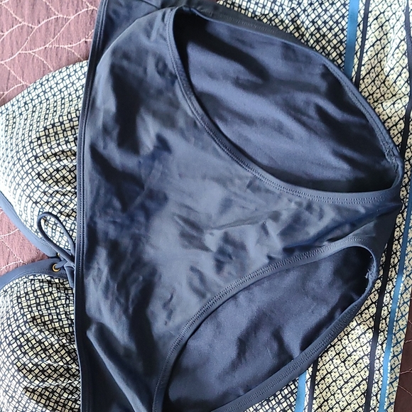 Women's blue tankini and bottoms.  Top is a sz 18 and bottoms ate a sz 16. - Picture 7 of 7